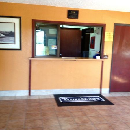Travelodge By Wyndham Muskegon Exterior photo