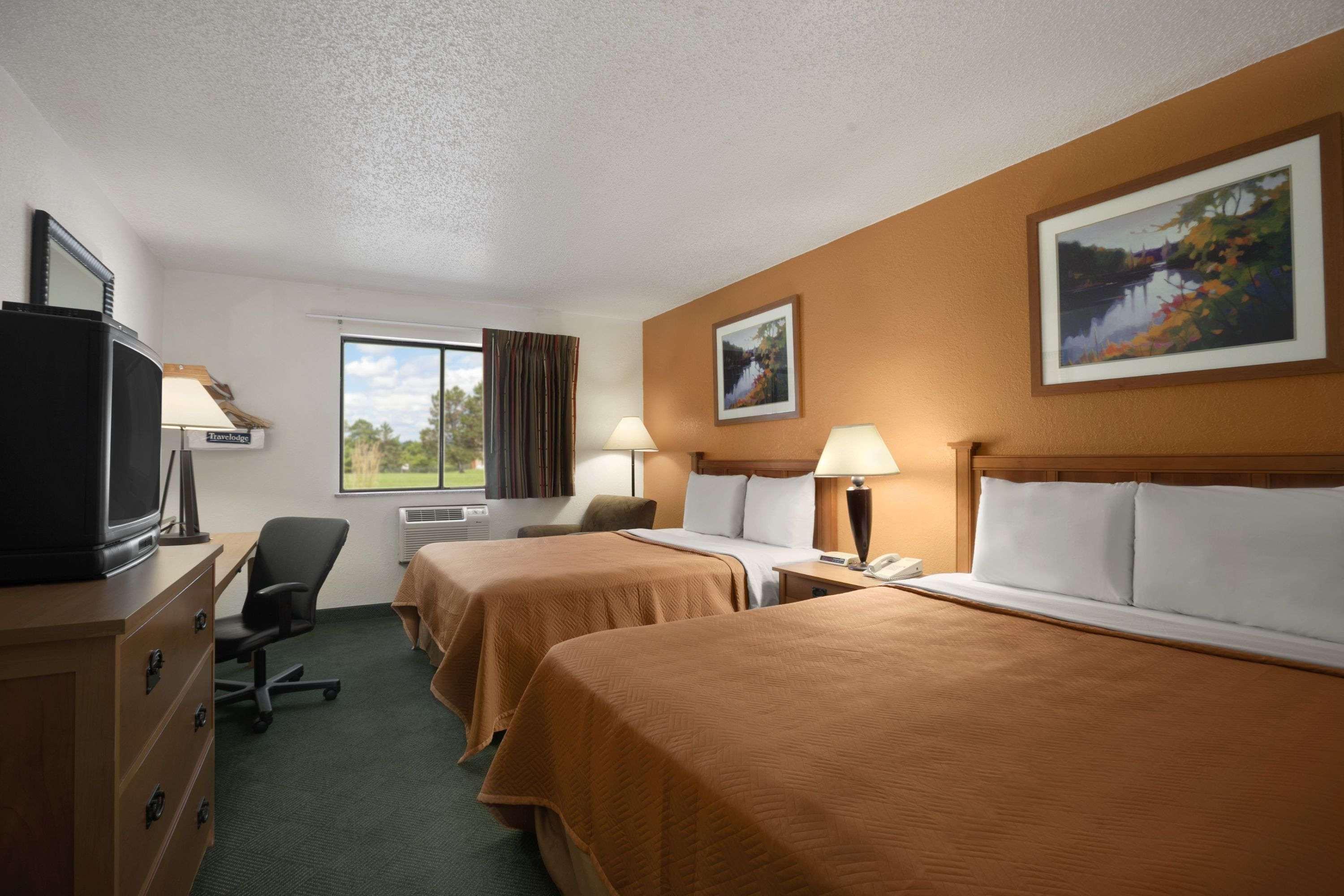 Travelodge By Wyndham Muskegon Exterior photo
